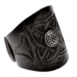 [03 A-BES :CE.br] Lederarmband mit Zierniete – inspiriert von frühmittelalterlichem Design (braun)
