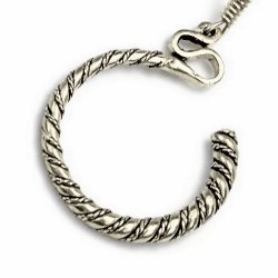 Slawischer Schläfenring als Ohrring - Bronze - versilbert - 3 x 2,5 cm