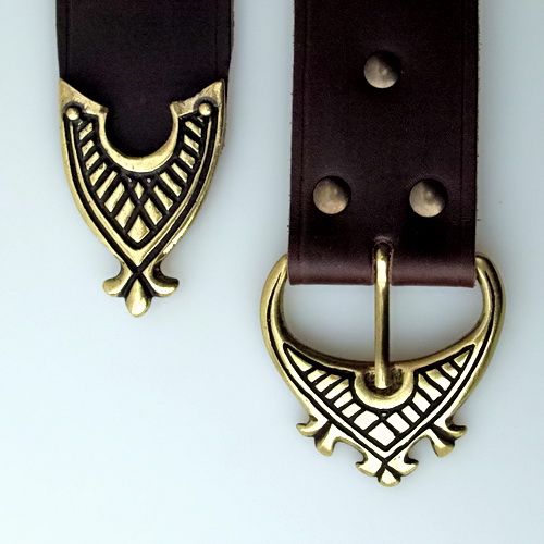 [10 MA 45 Z.kl.br.si] Hochmittelalter Leder Gürtel mit Riemenende 4,5 cm (S, braun, silber)