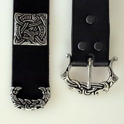 [10 wik 4:B ZN.kl.br.si] Wikinger Gürtel im Ringerike Stil mit Riemenende und Ziernieten, 4 cm Langgürtel (S, braun, silber)