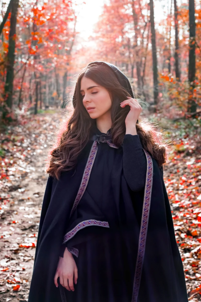 [6018s] Umhang mit Borte und Metallspange, Mantel Halbkreismantel aus Wolle - Gewand für Mittelalter, Larp und Reenactment