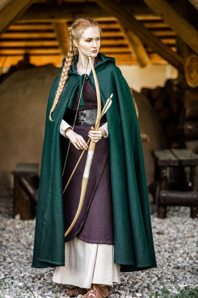 [6007g] Klassischer Mittelalterumhang "Elinor" in Grün – Authentischer Begleiter für historische Gewandungen