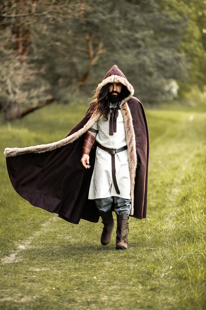 [6959b] Wikinger-Umhang „Fjell“ – Robuster Wollumhang mit Kunstfellbesatz