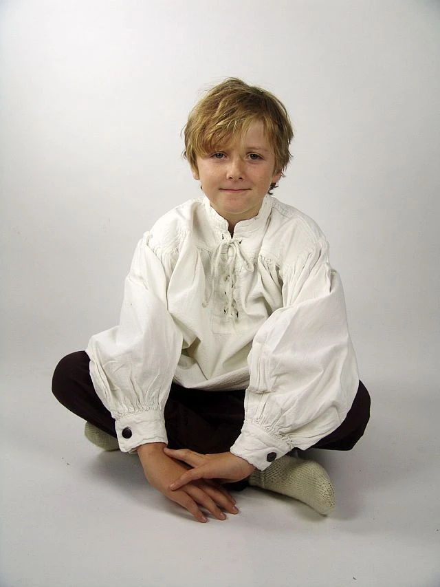 Kinder-Stehkragen-Schnürhemd „Finn“ – Klassisches Mittelalter-Hemd in Weiß