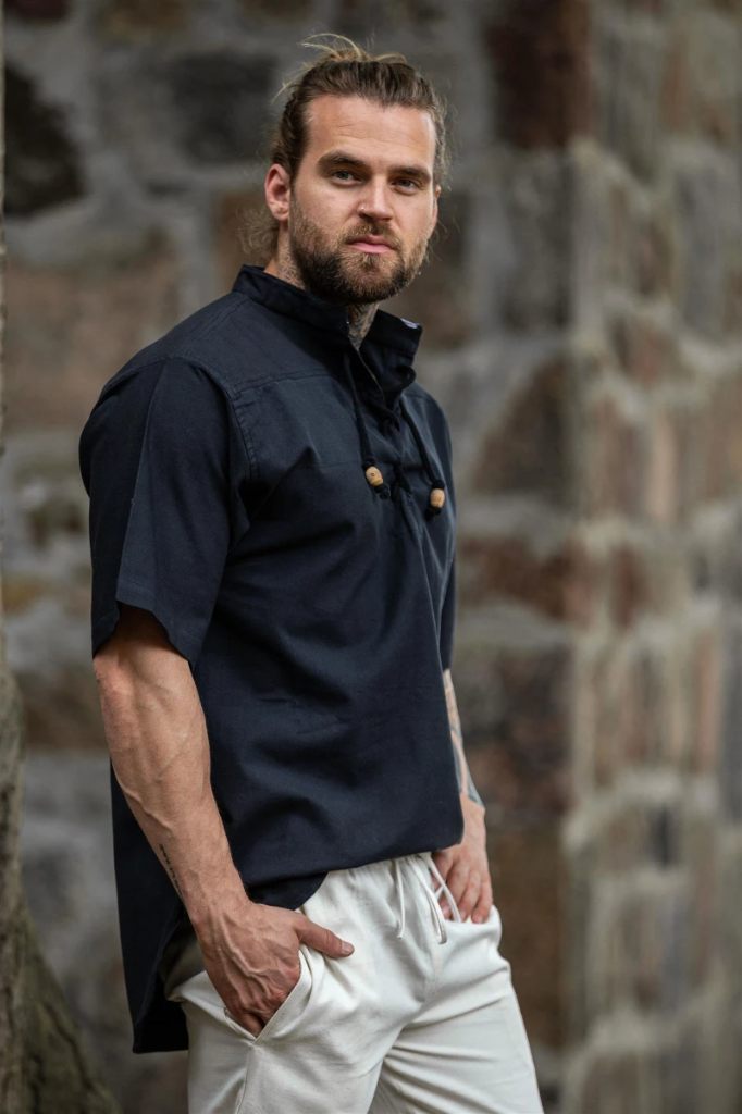 Mittelalter-Kurzarmhemd „Eric“ – Authentisches Baumwoll-Hemd in Schwarz (S)