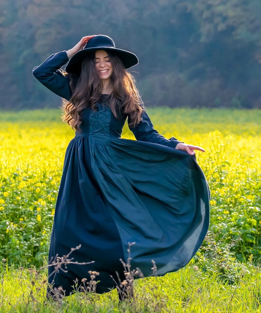 Mittelalterkleid „Medusa“ – Markante Eleganz in Schwarz und Blau