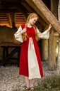 Mittelalter-Baumwollkleid „Ilse“ – Stilvolle Schlichtheit in Rot und Natur