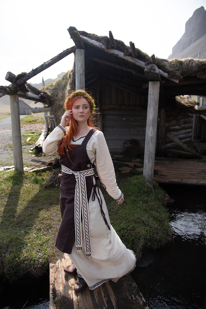 Wikinger-Überkleid „Aleiga“ – Schlichte Eleganz in Braun