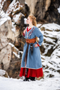 Wikinger-Birkamantel „Skadi“ – Erhabene Eleganz in Taubenblau