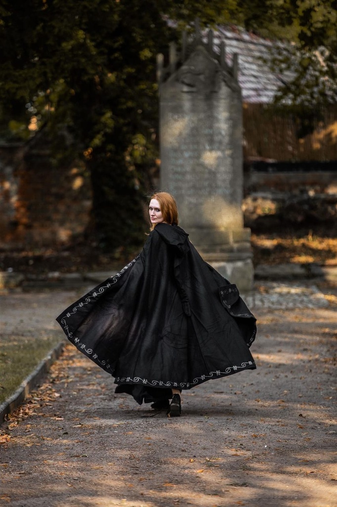[6013s] Wollmantel Umhang Halbkreismantel mit Zierstickerei - Mittelalter Larp Reenactment