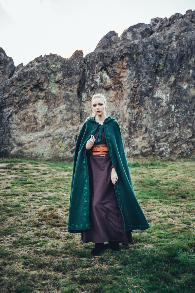 [6013g] Mittelalter-Wollumhang „Alma“ – Natürliche Eleganz in Grün