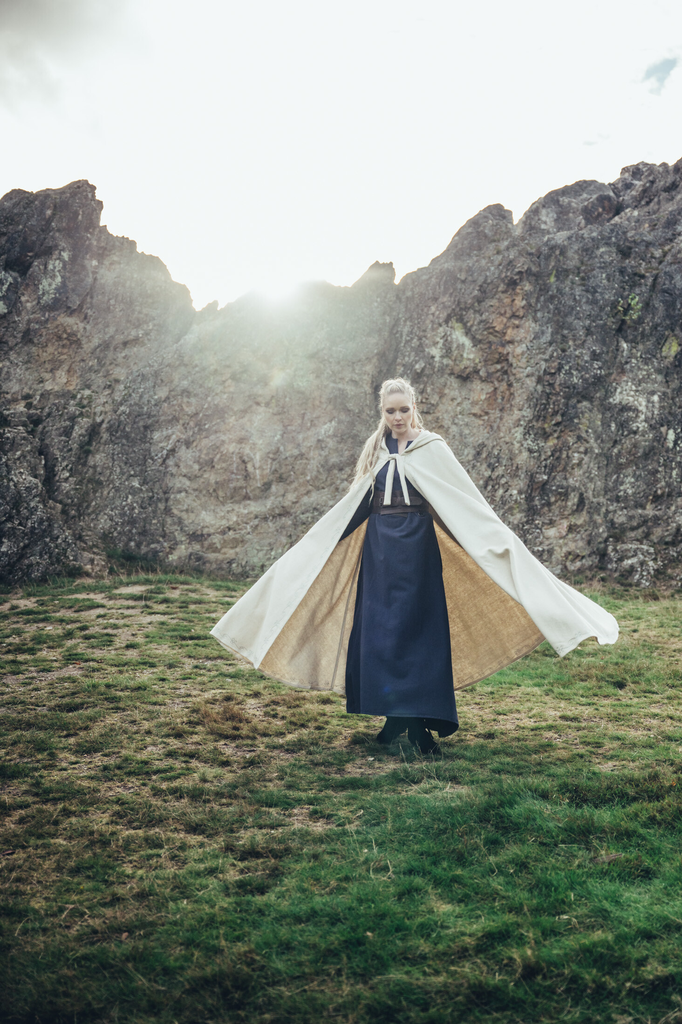 [6013n] Mittelalter-Wollumhang „Alma“ – Schlichte Authentizität in Natur