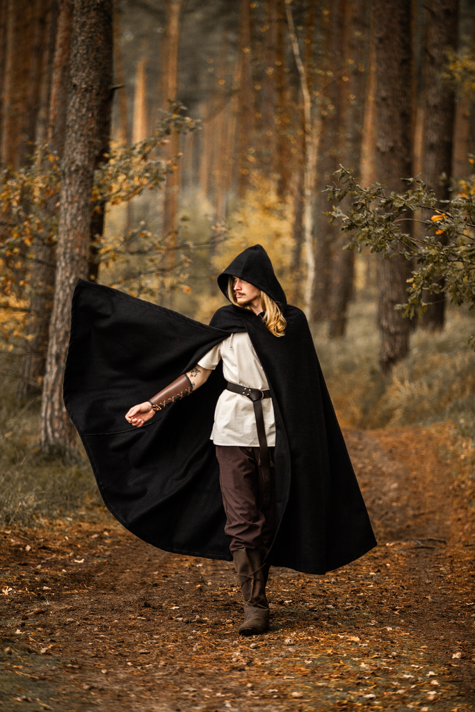 [6926s] Mittelalter-Wollumhang „Alma“ – Zeitlose Eleganz in Braun