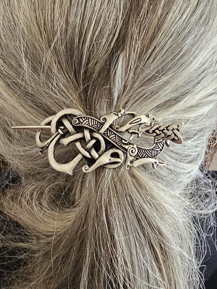 Keltische Gewandspange „Celtic Reptil“ – silberfarben mit Knotennadel, auch als Haarspange nutzbar