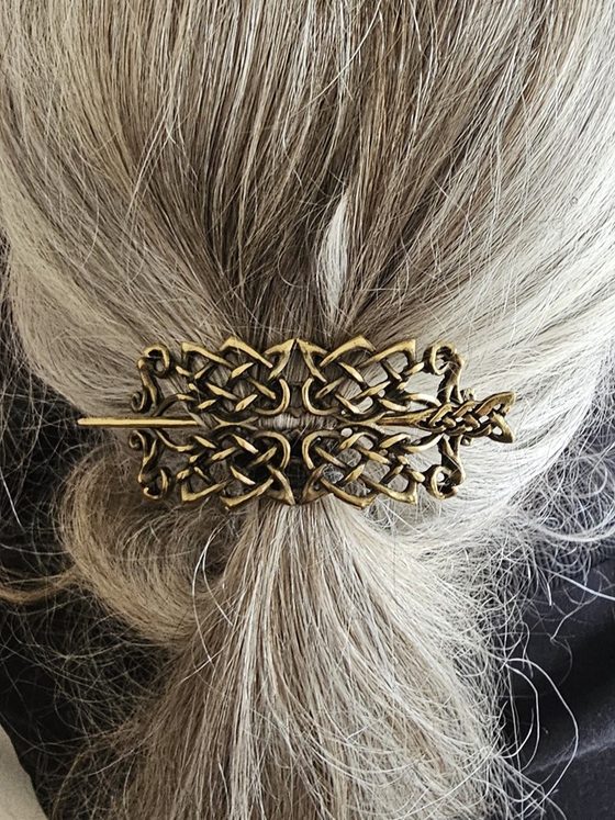 [A-673x-2] Messingfarbene keltische Gewandspange „Celtic Heartsknot“ – Vielseitiger Verschluss oder Haarspange aus ZAMAK