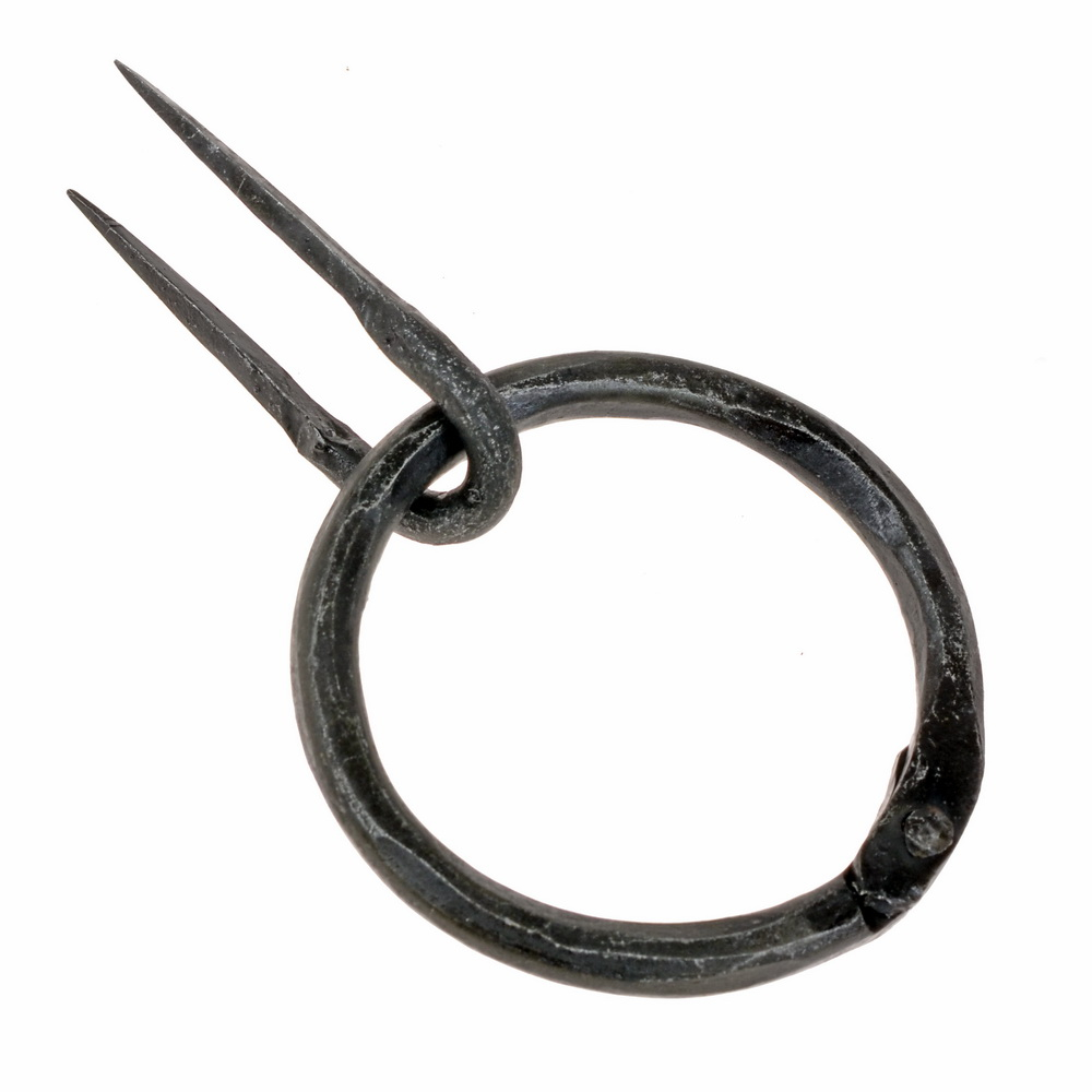 [16 Ring-Griff] Mittelalterlicher Ring-Griff mit Krampe