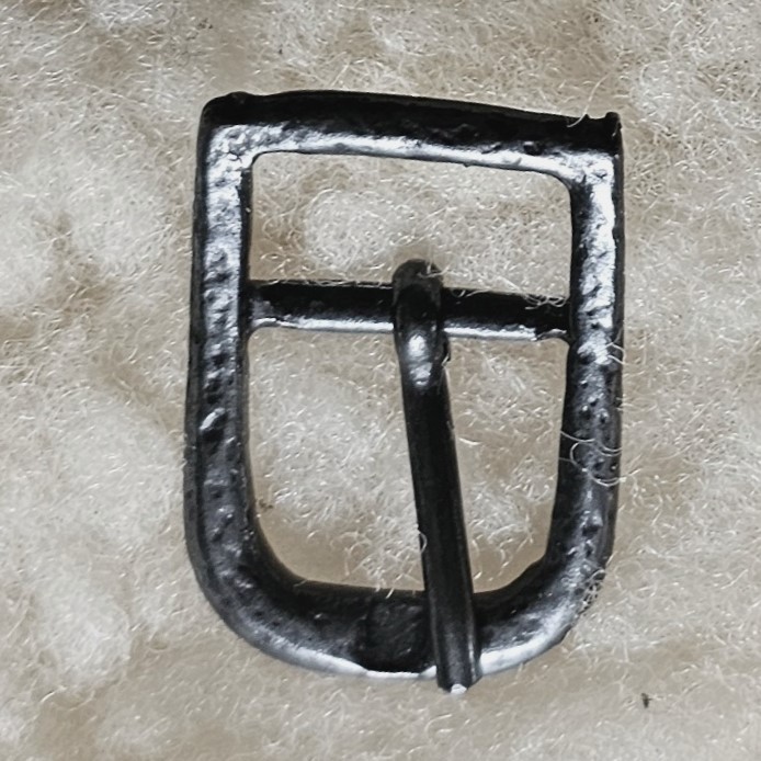 Mittelalter-Rüstungs-Schließe TRIM, 1,8 cm, Fb:schwarzeisen,Schnalle