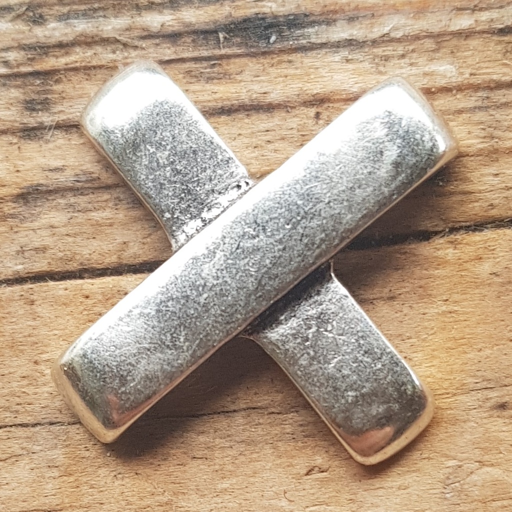 große X-Niete, silberfarben