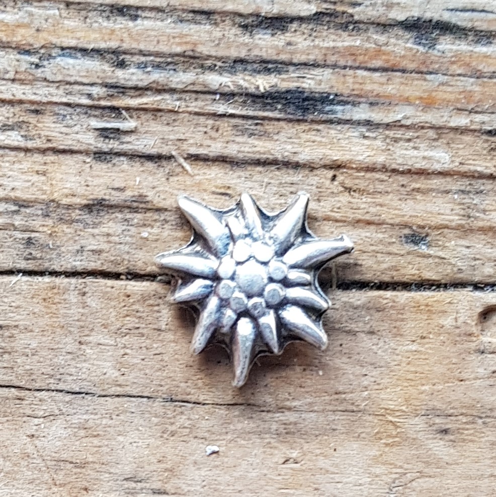 Mini-Edelweiß, silberne Zierniete