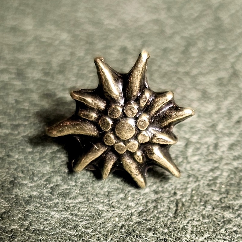 Mini-Edelweiß, messingfarbene Zierniette