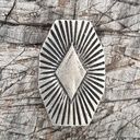 sechseckiger, silberfarbener Beschlag, Diamant