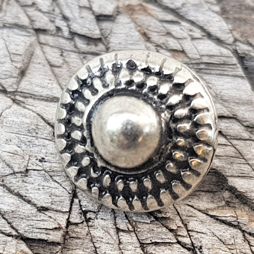 Rosette, kleiner silberfarbener Beschlag