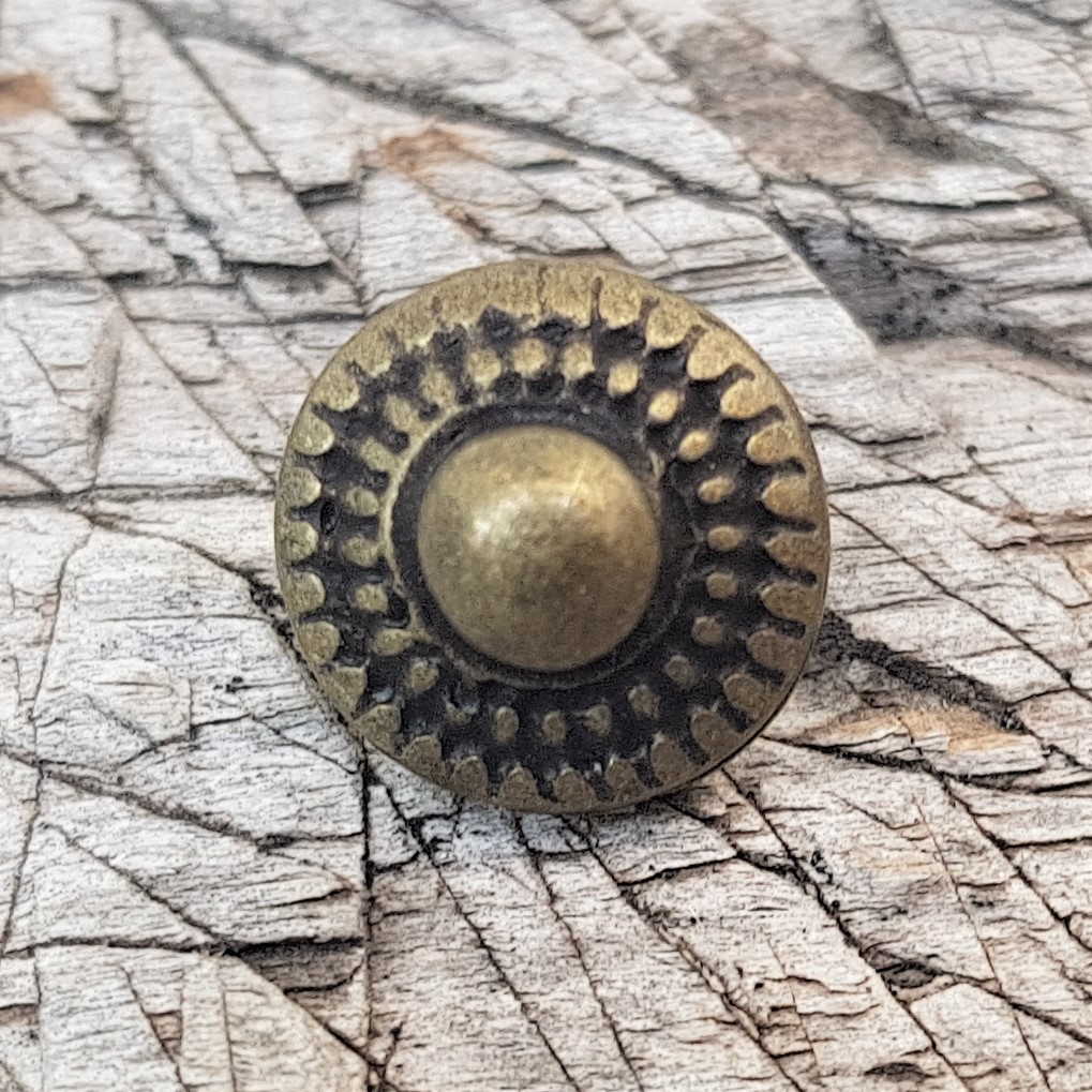 Rosette, kleiner altmessingfarbener Beschlag