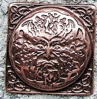 [N-223-4] Zierbeschlag „Green Man“ – Kupferfarbener Waldgeist-Beschlag im keltischen Stil