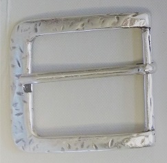 [B1293-1] Gürtelschließe „Ferro“ – Silberfarbene Dorn-Halbschließe mit gehämmerter Optik für 4 cm Riemen