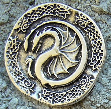 [33245] Drache des Nordens Zierbeschlag in Silberoptik – Nordisches Drachenmotiv Ø 35 mm