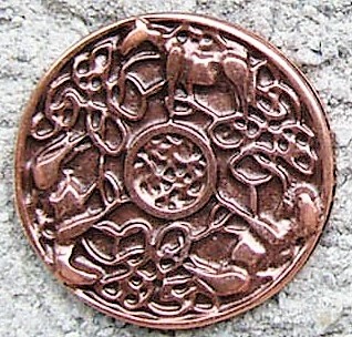 [32970] Celtic Horses Zierbeschlag in Kupferoptik – Rundes Pferdeornament mit keltischer Symbolik 