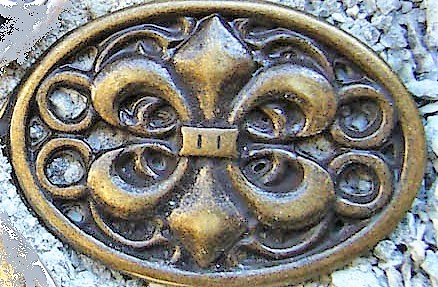 [33677] Wappen Fleur de Lys, altmessingfarbener Beschlag