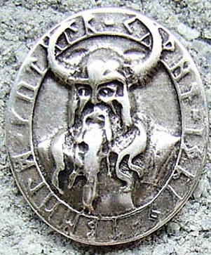 [N-233-1] Odin-Amulett – Ovaler Zierbeschlag in silberfarbener Ausführung