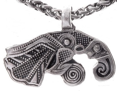 [P-5122-1] Rabe Hugin Anhänger silberfarben – Odins Gedanke als Symbolschmuck aus Zamak