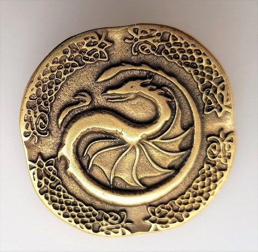 [N-218-2] Drache des Nordens Zierbeschlag in Messingoptik – Nordisches Drachenmotiv Ø 35 mm