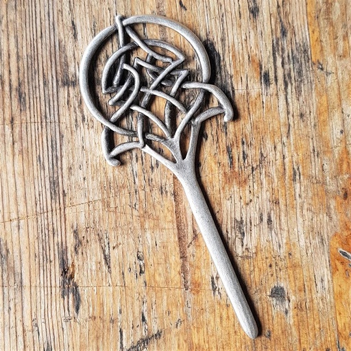 [34151] Haarnadel „NIAMH“ – Silberfarbene Haarnadel mit keltischem Rundknoten