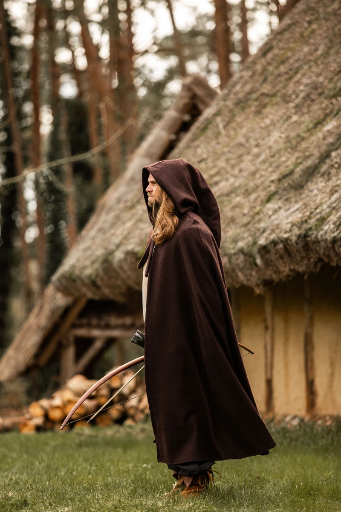 [6009b] Wollumhang mit langer Kapuze "Hervir" in Braun – Authentischer Umhang für Mittelalter und LARP
