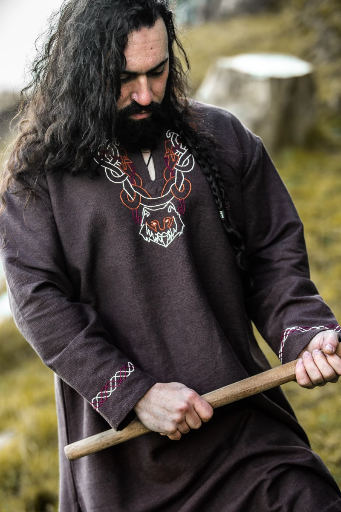 Wikingertunika Freki braun mit Handstickerei aus Baumwolle für Herren