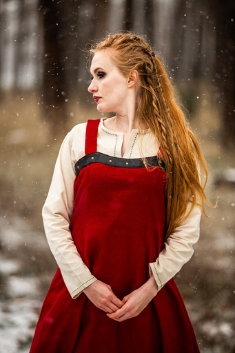 Wikinger-Überkleid „Alena“ Rot – Authentische Eleganz aus 100 % Leinen