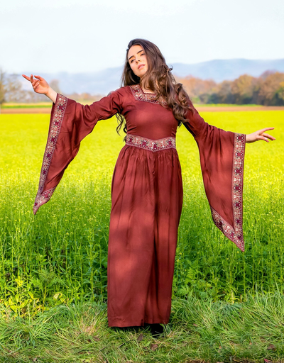 Edles Viskose-Kleid in Rot – Mittelalterliche Eleganz mit fließender Silhouette