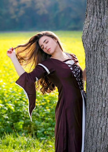 Mittelalterkleid „Larissa“ – Erdige Eleganz in Braun und Natur